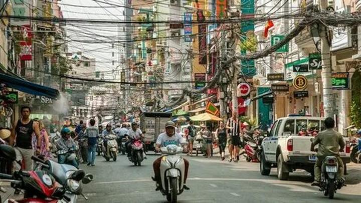 Chuyên gia Hotspot Matrix phân tích: 1 người vừa mua Labubu giá và marketing video